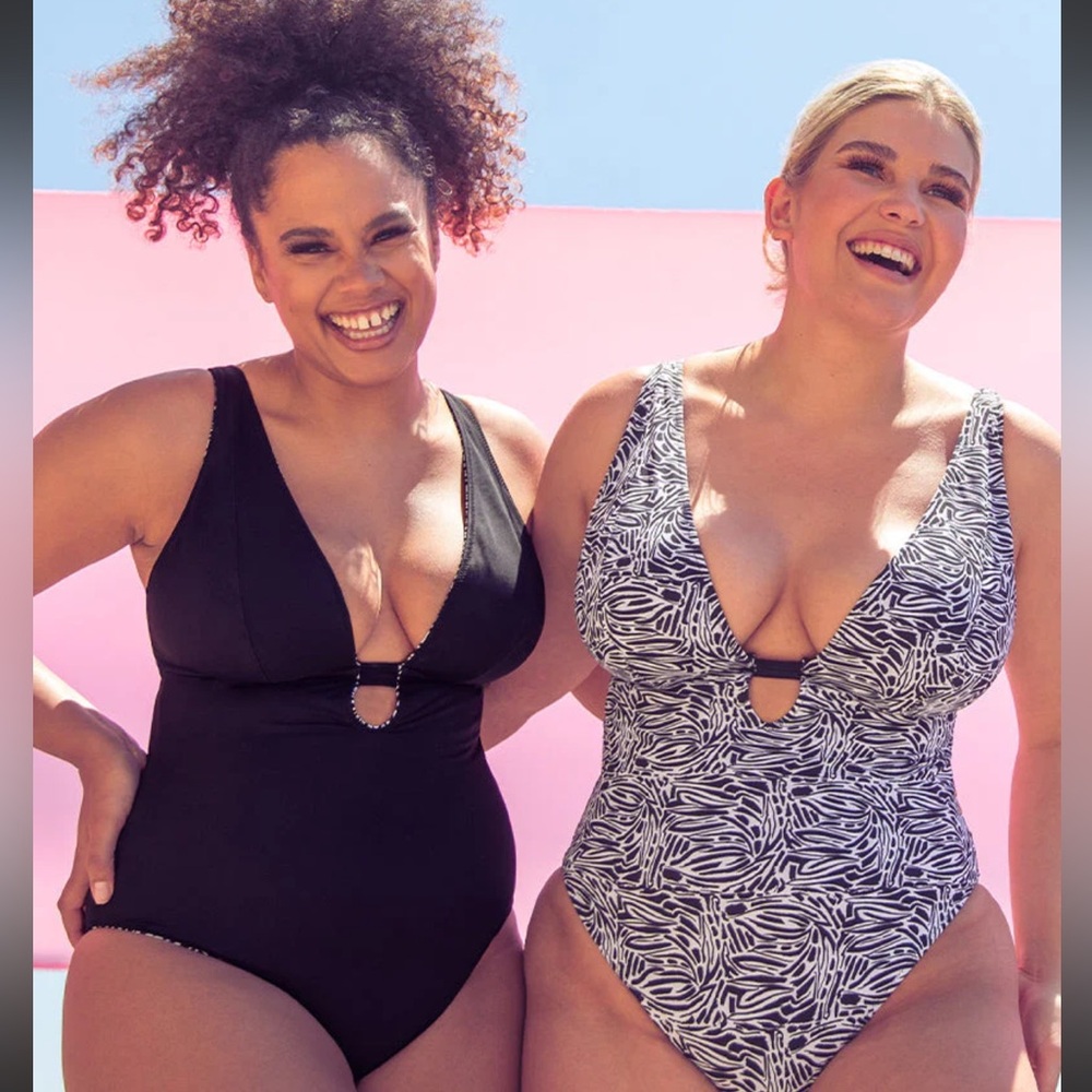 Like New! Curvy Kate Sundown Reversible Non-Wired Multiway Swimsuit Black Print